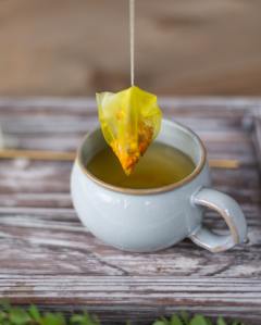 Turmeric tea for sore throat